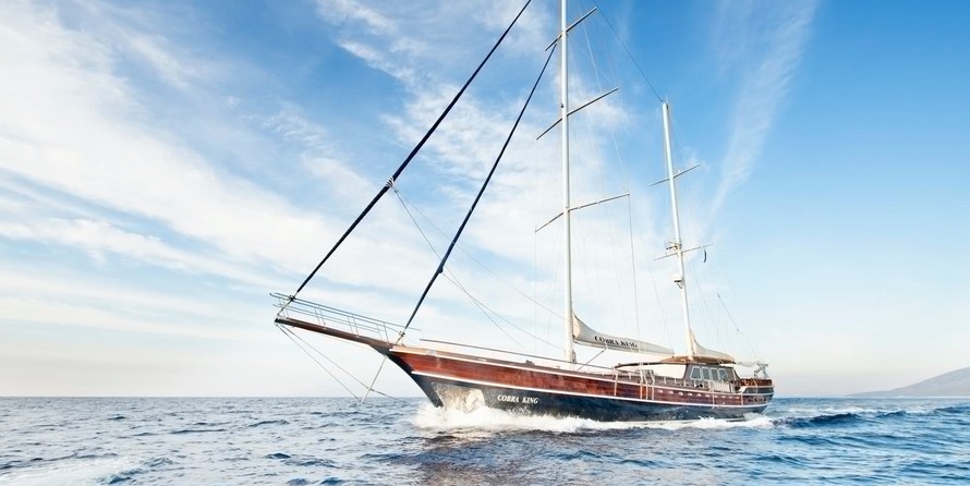 Yacht Cobra King