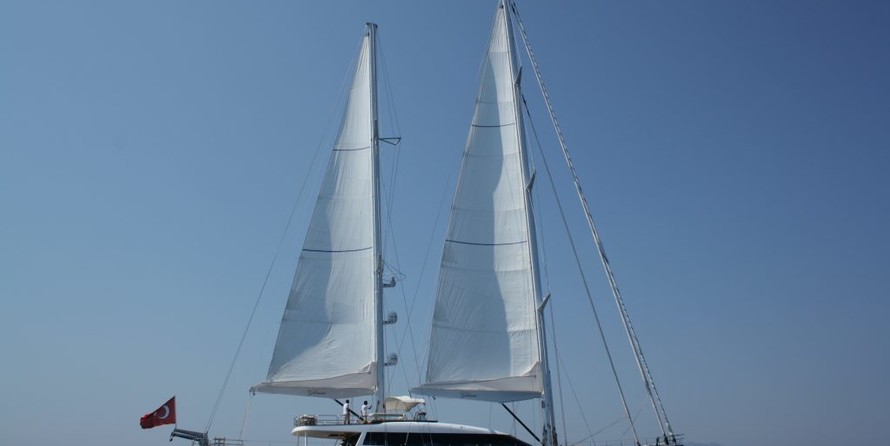 Yacht Glorious