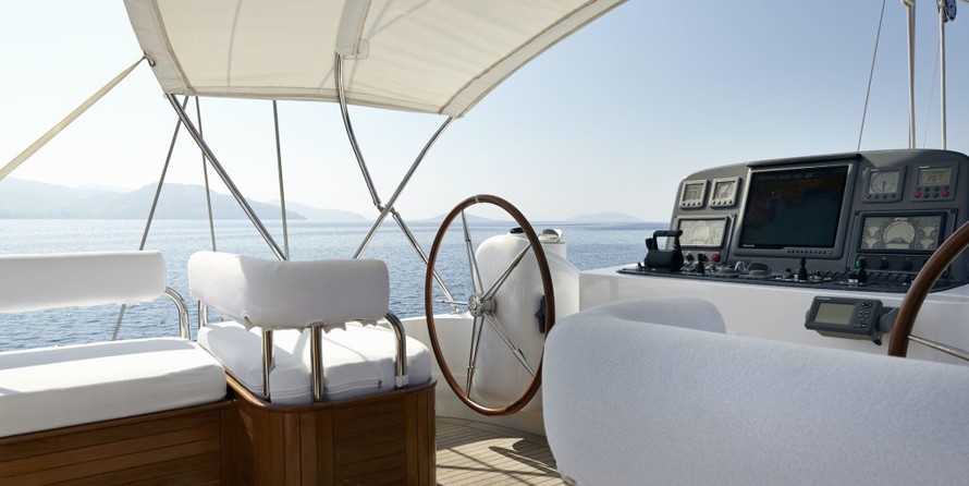Yacht Glorious