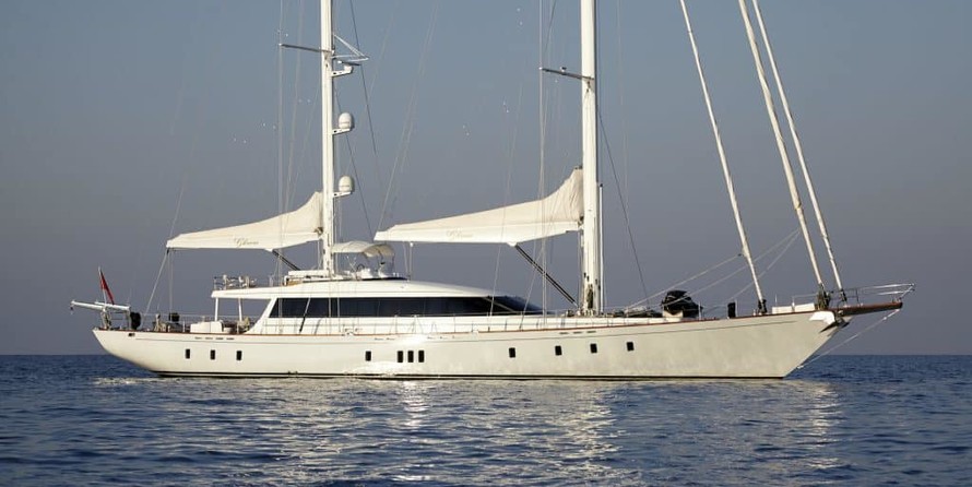 Yacht Glorious