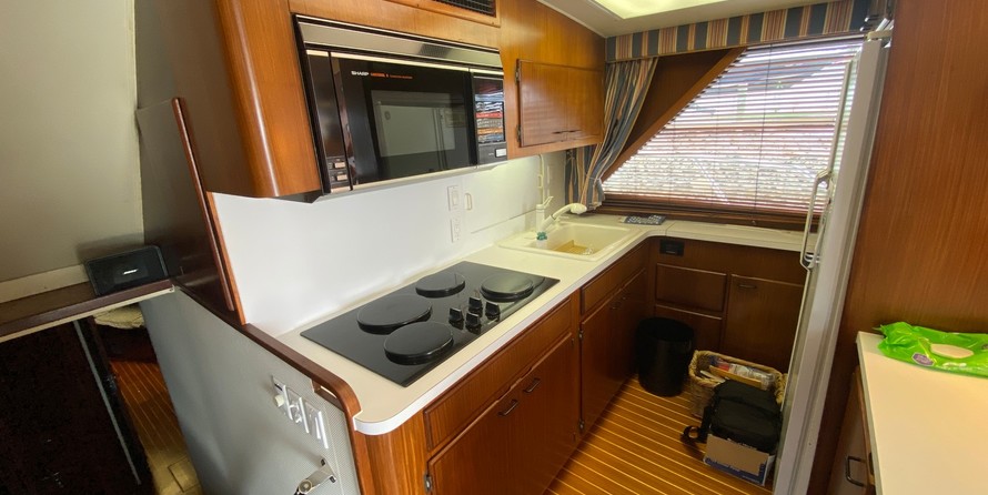 Hatteras 77 Convertible