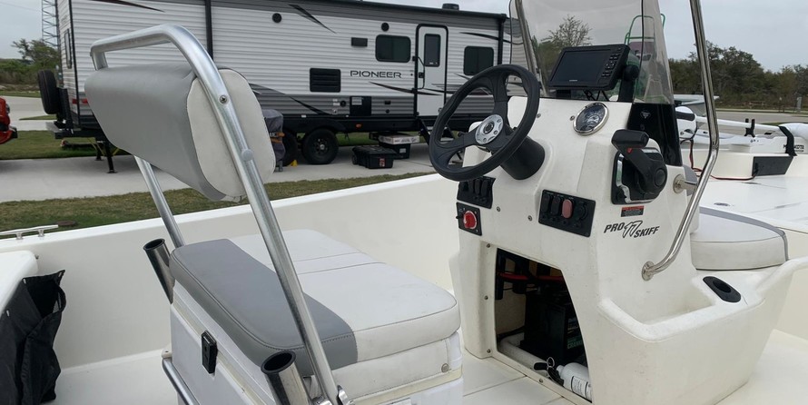 Mako Pro Skiff 17 CC