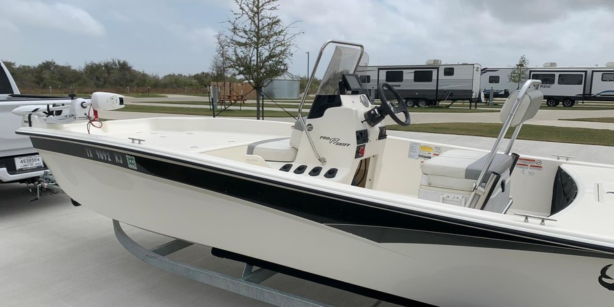 Mako Pro Skiff 17 CC