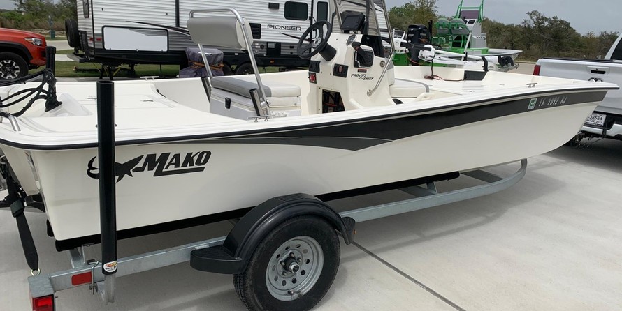 Mako Pro Skiff 17 CC