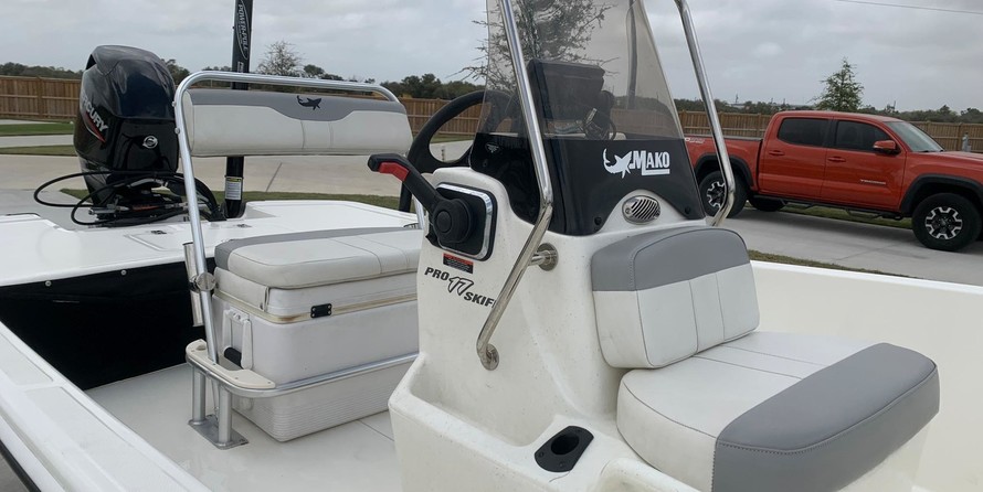 Mako Pro Skiff 17 CC