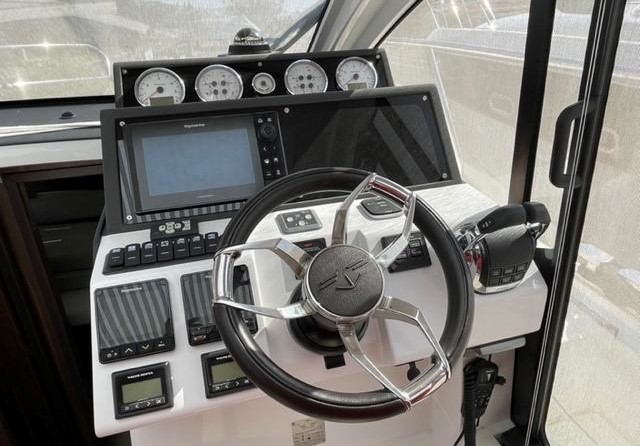 Sealine C330