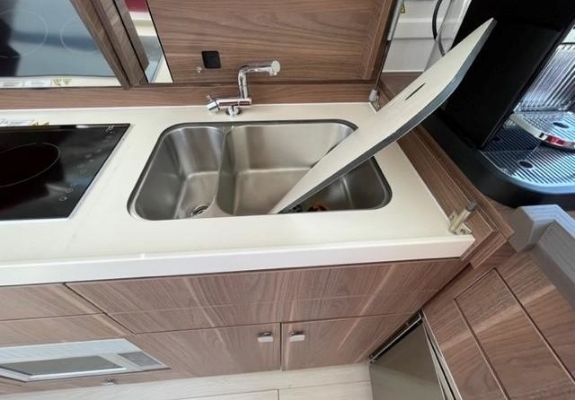 Sealine C330