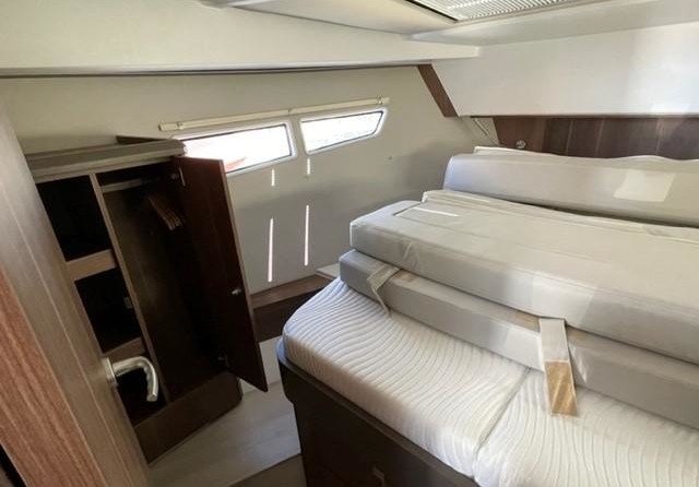 Sealine C330