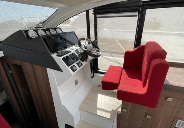 Sealine C330