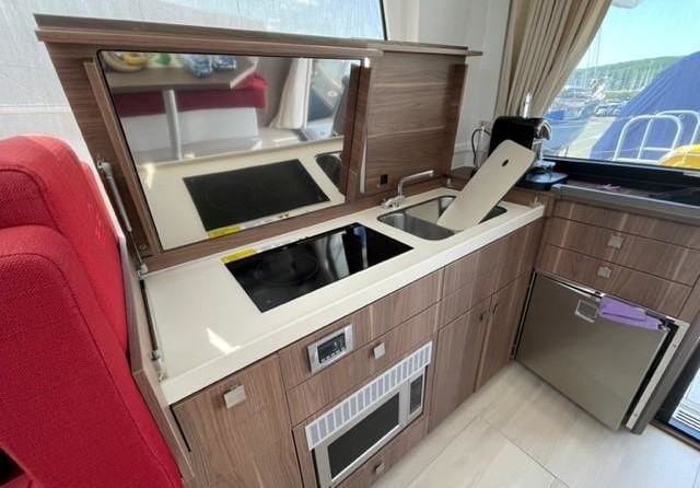 Sealine C330
