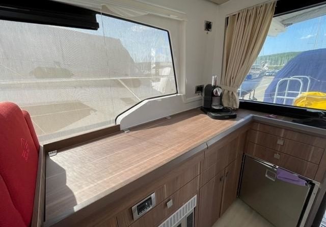Sealine C330