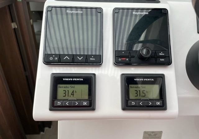 Sealine C330