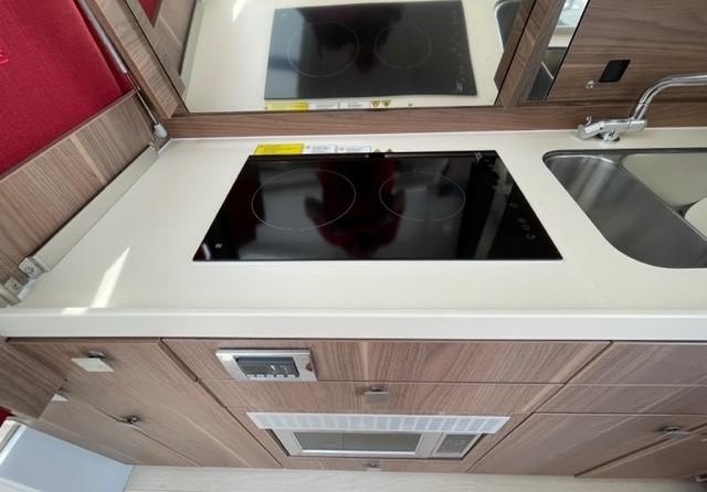 Sealine C330