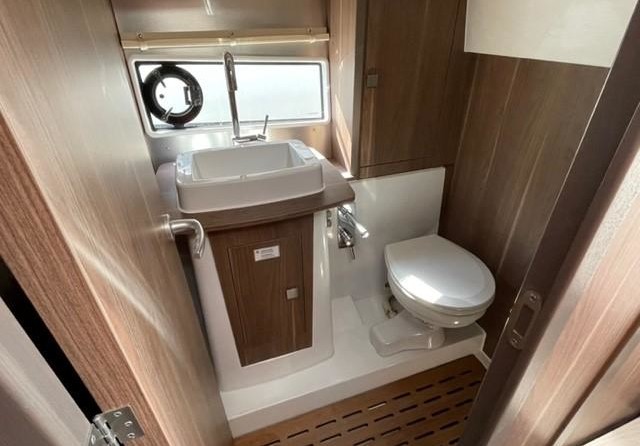 Sealine C330