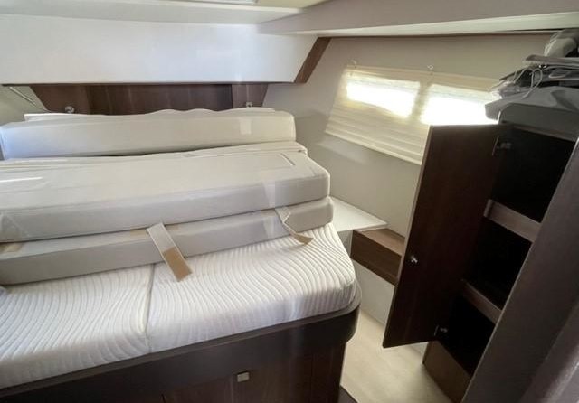 Sealine C330