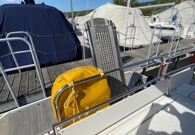 Sealine C330
