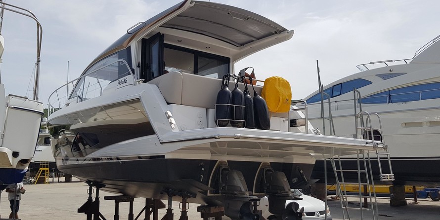 Sealine C330