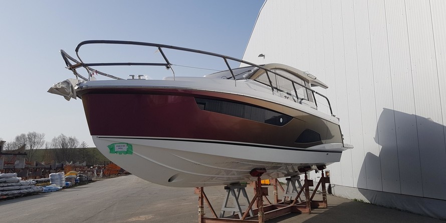 Sealine C330