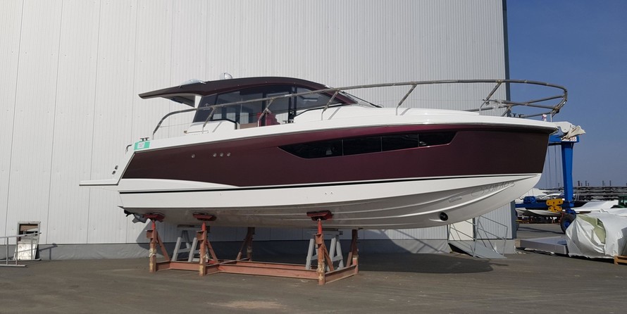 Sealine C330