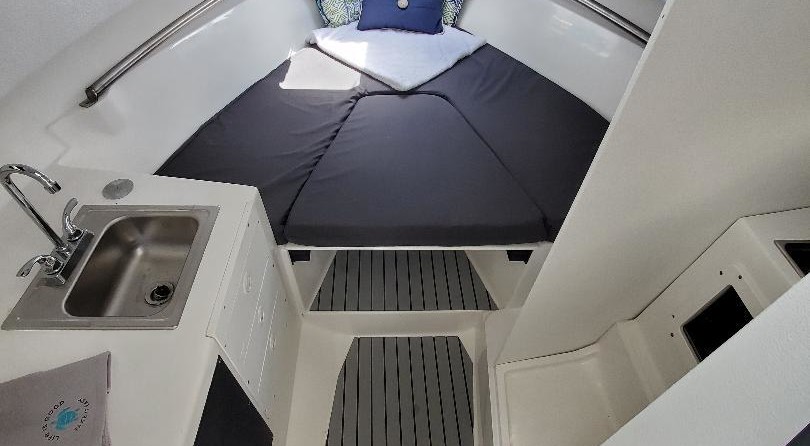 Robalo 2640 walkaround