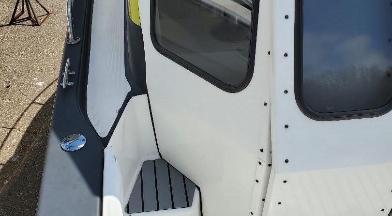 Robalo 2640 walkaround