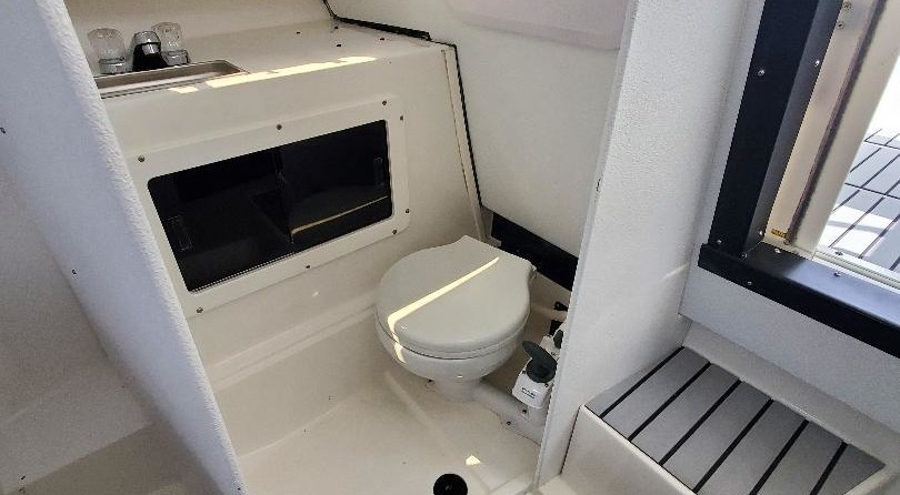 Robalo 2640 walkaround