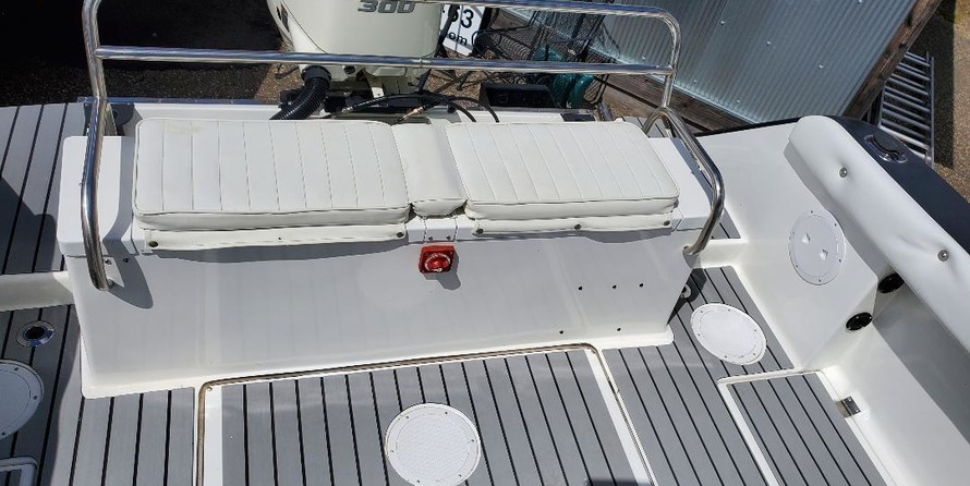 Robalo 2640 walkaround