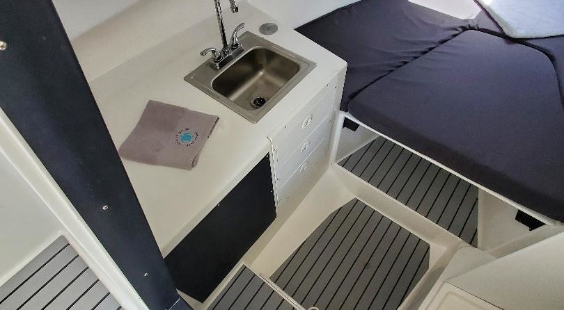 Robalo 2640 walkaround