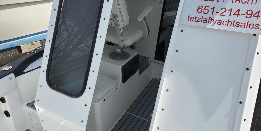 Robalo 2640 walkaround