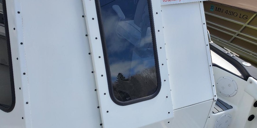 Robalo 2640 walkaround