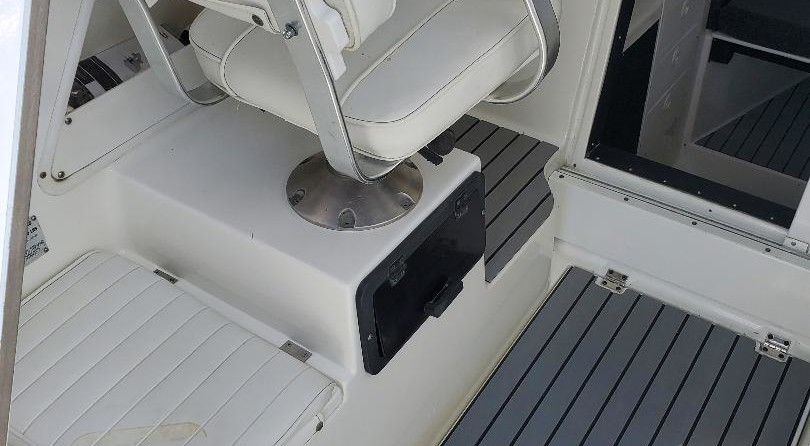 Robalo 2640 walkaround