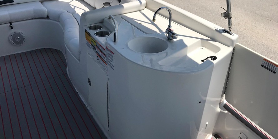 Larson 2400 Escape RT Twin FC