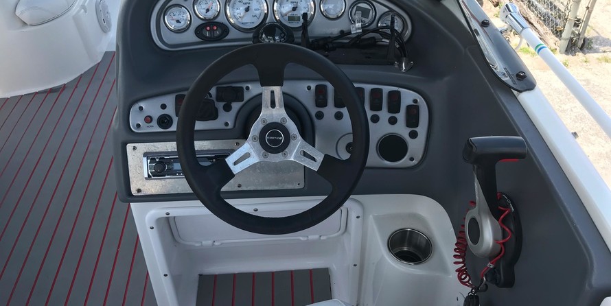 Larson 2400 Escape RT Twin FC