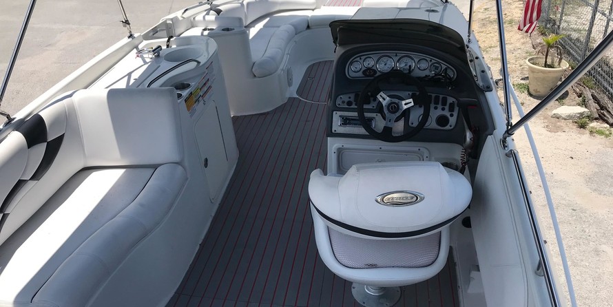 Larson 2400 Escape RT Twin FC