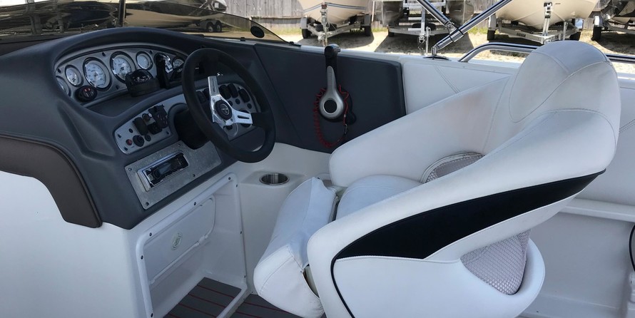 Larson 2400 Escape RT Twin FC