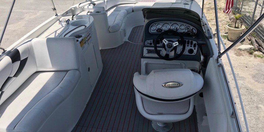 Larson 2400 Escape RT Twin FC