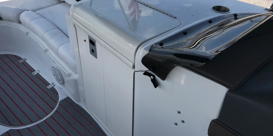 Larson 2400 Escape RT Twin FC