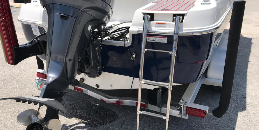 Larson 2400 Escape RT Twin FC