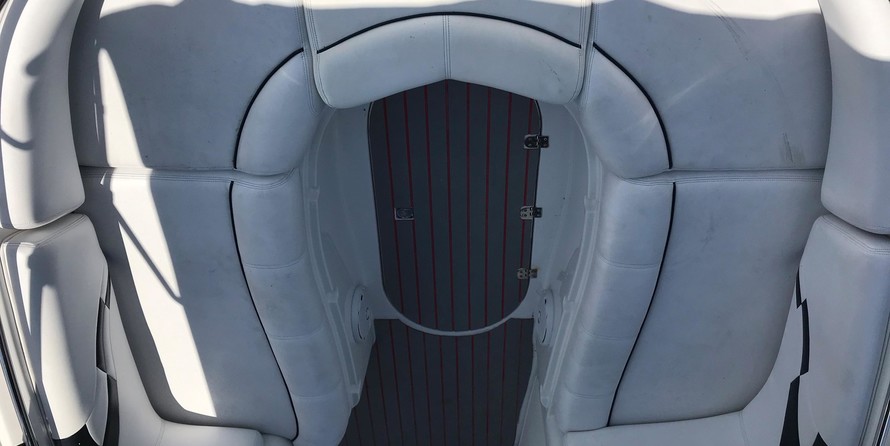 Larson 2400 Escape RT Twin FC