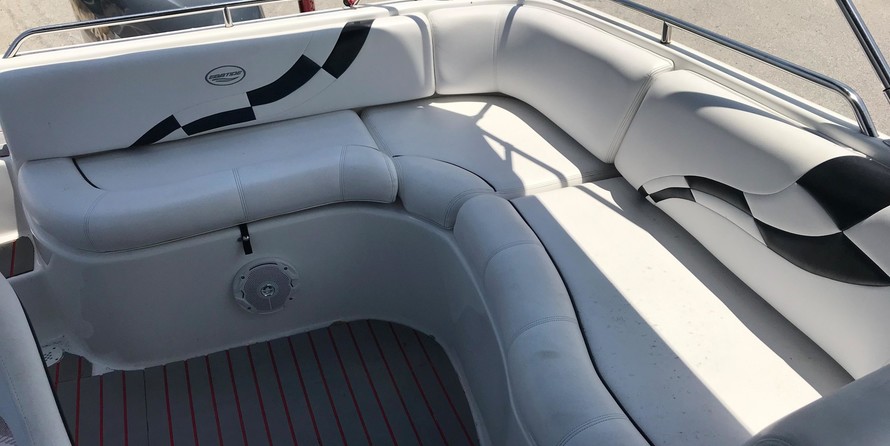 Larson 2400 Escape RT Twin FC