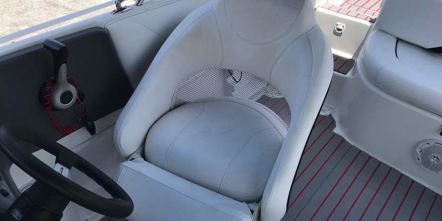 Larson 2400 Escape RT Twin FC