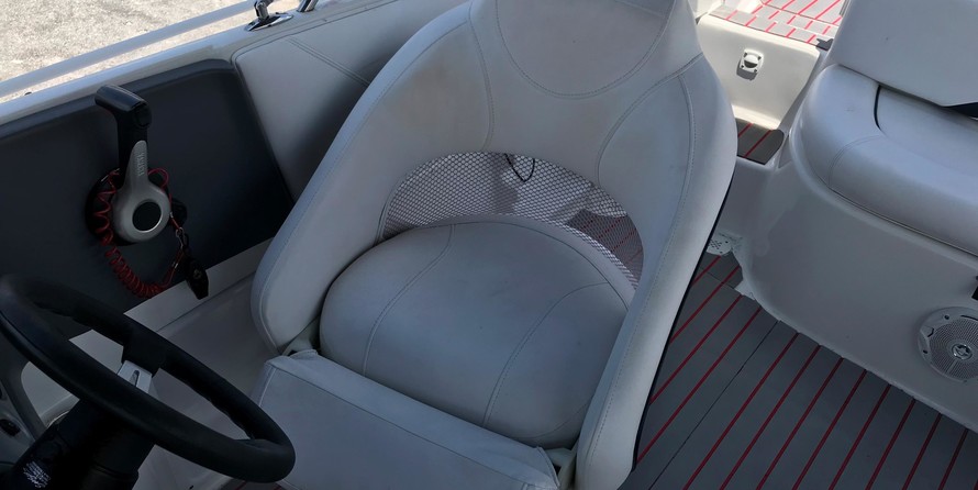 Larson 2400 Escape RT Twin FC