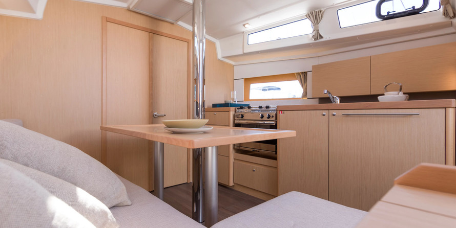 Beneteau Oceanis 38.1