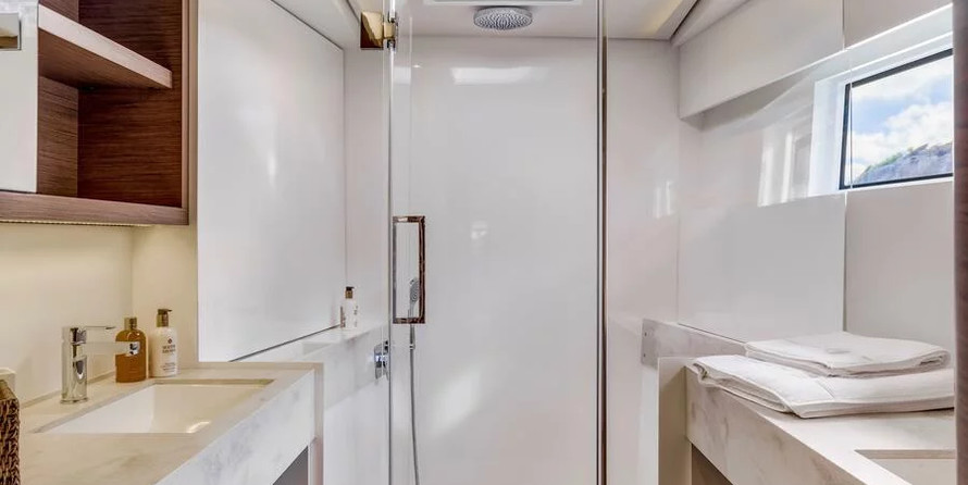 Lagoon 50 (Gen+A/C+WM)