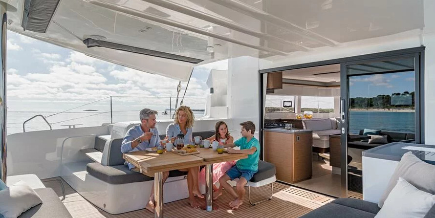 Lagoon 50 (Gen+A/C+WM)