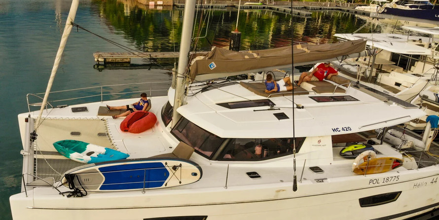 Helia 44 - 4 + 2 cab.