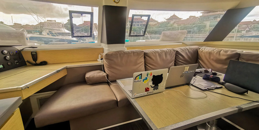 Helia 44 - 4 + 2 cab.