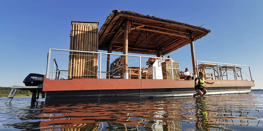 Marina EldenburgParty &amp; Badefloss