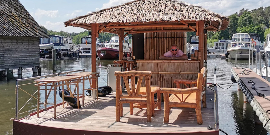 Marina EldenburgParty &amp; Badefloss