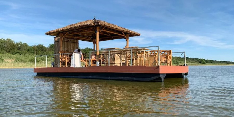 Marina EldenburgParty &amp; Badefloss